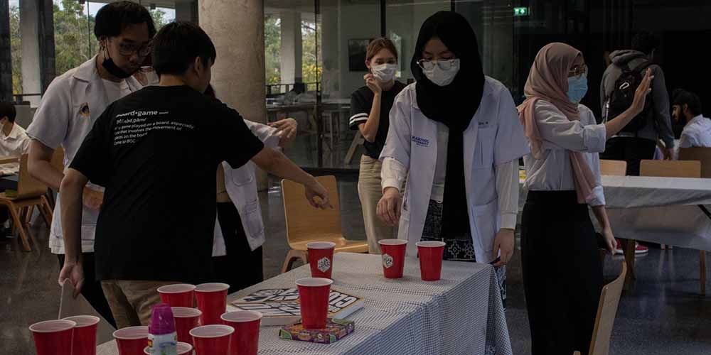 MUIC Students De-stress at “Board Game Night 2”