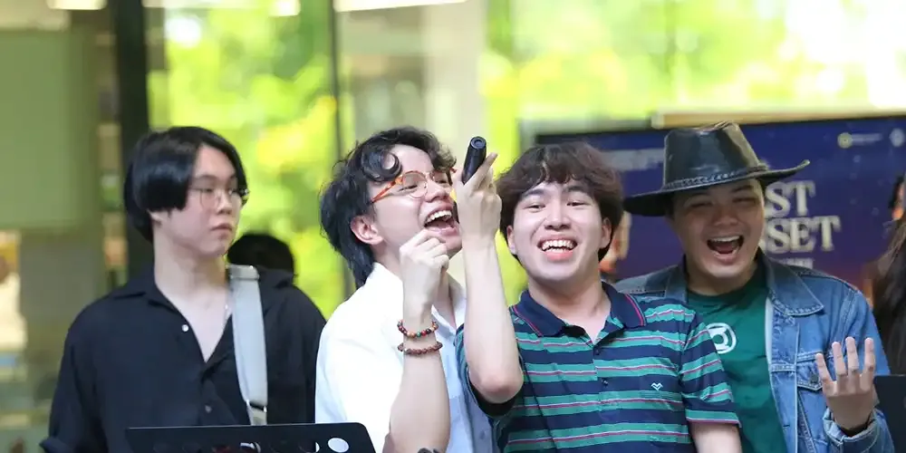 Music Club Holds Karaoke Concert