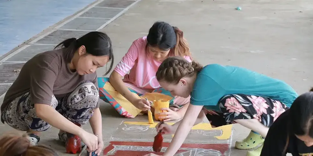 Students Join Volunteer Camp in Lopburi