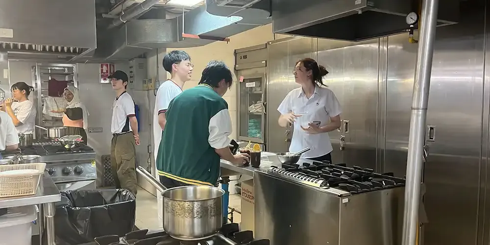 International Students Attend “Food Workshop”