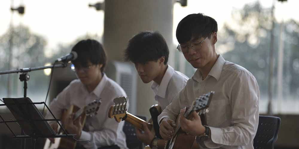 THM Club and Music Club’s “Music in the Garden”