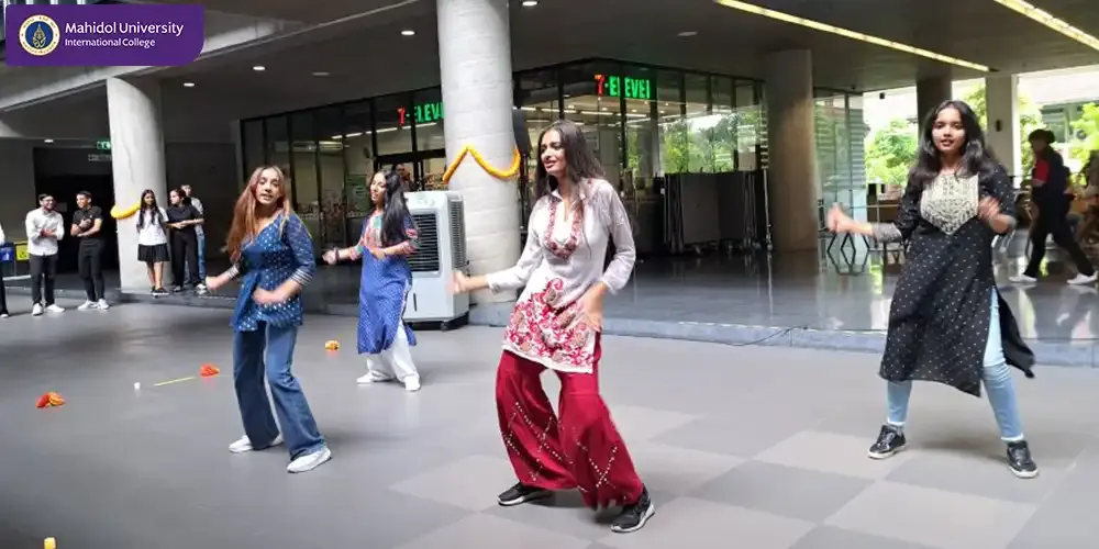 MUIC Students Celebrate Diwali