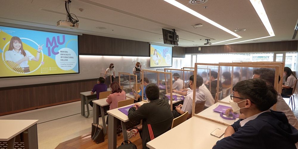 MUIC Welcomes Visitors from Phuket Wittayalai School