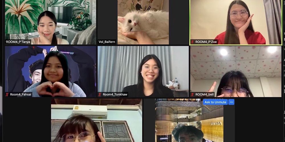 Volunteer Tutors from MUIC Teach English